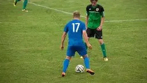 曼联阵容短板凸显！基恩直言板凳席乏力，芒特表现令球迷失望：战术失误如小学生水平？